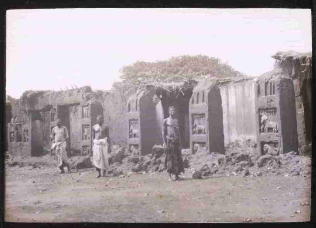 Restos del palacio de Abomey tras la colonización